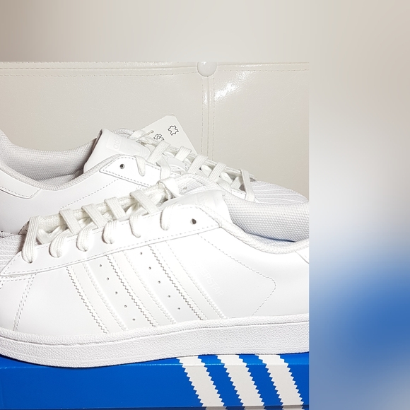 ADIDAS SUPERSTAR TRIPLE WHITE MEN'S US SIZE 12.5 BRAND NEW IN BOX - Picture 4 of 15